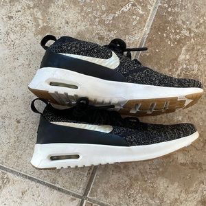 Nike knit black and gold air max thea